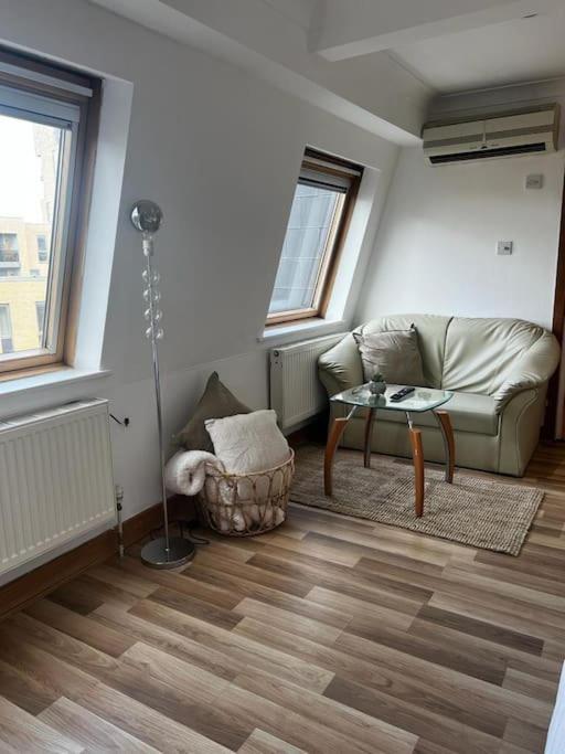 Quirky Studio Flat Selfcontained 런던 외부 사진