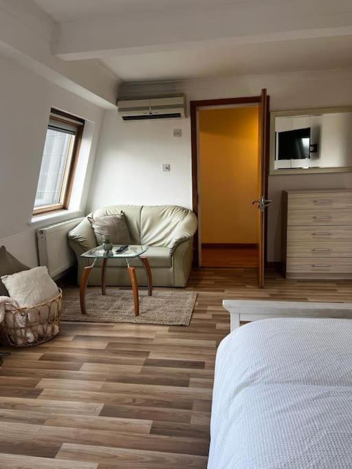 Quirky Studio Flat Selfcontained 런던 외부 사진